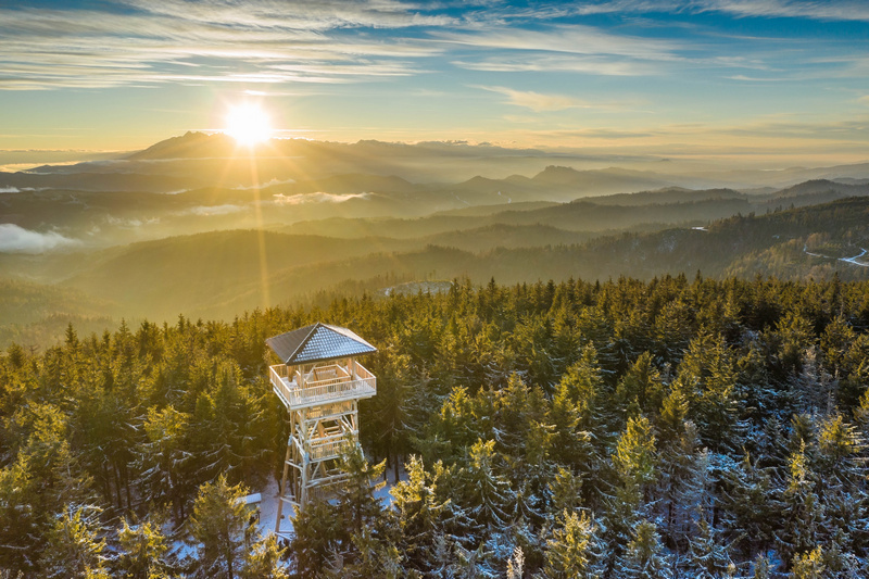 Wieża widokowa na Radziejowej zimą