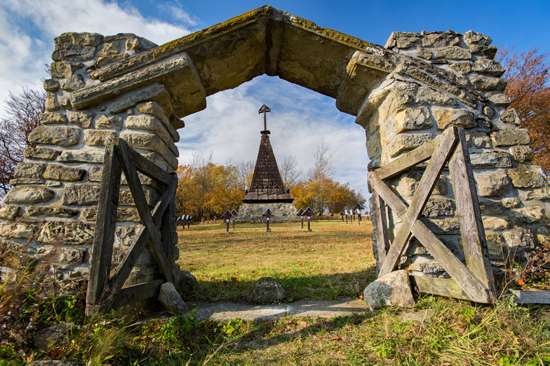 Stary cmentarz wojenny w Beskidzie Niskim
