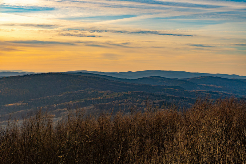 Widok na Beskid Niski z wieży na Cergowej
