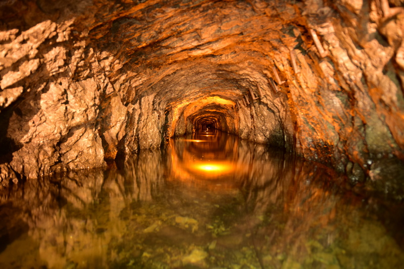 Korytarz w kopalni złota w Złotym Stoku