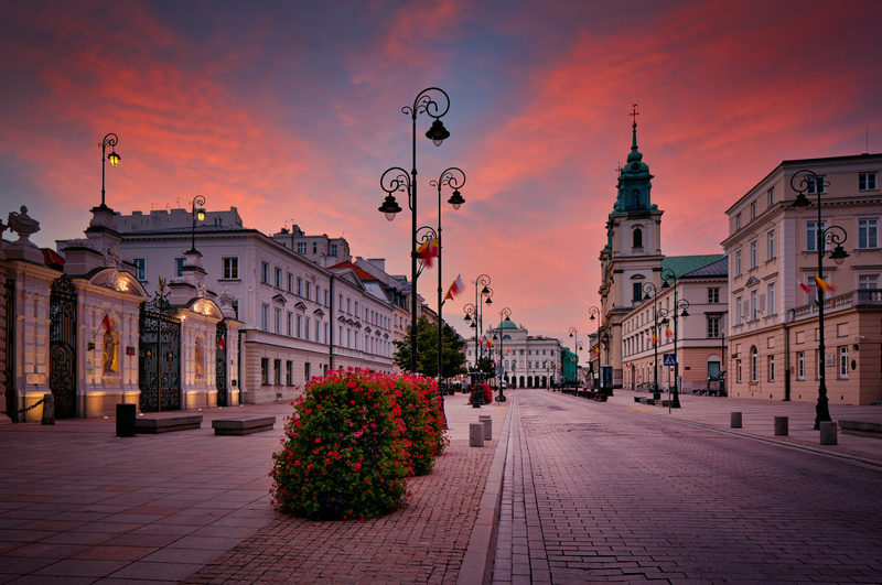 Krakowskie Przedmieście po zachodzie słońca