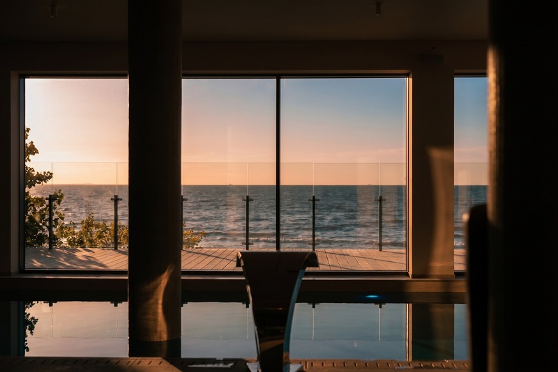 Kryty basen w THE SEA Wellness Resort