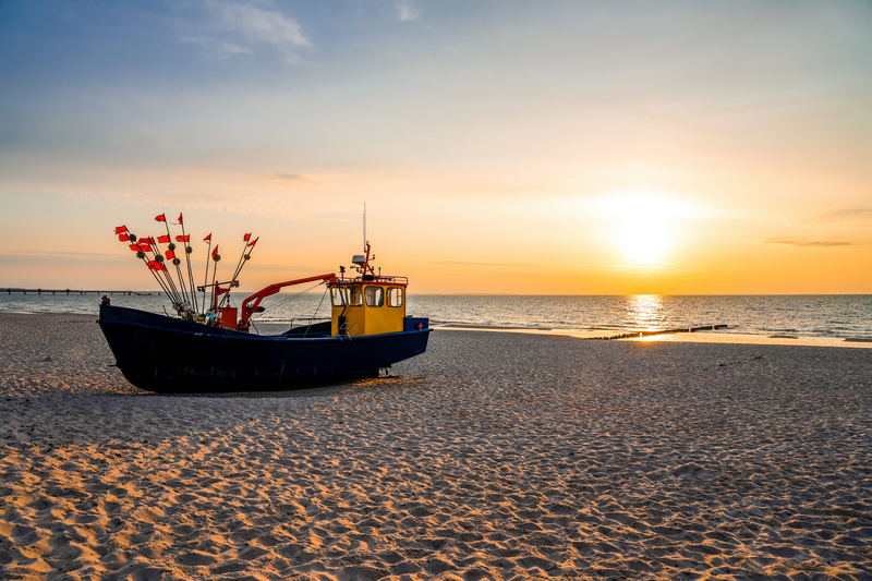 Pusta plaża w Międzyzdrojach przed sezonem
