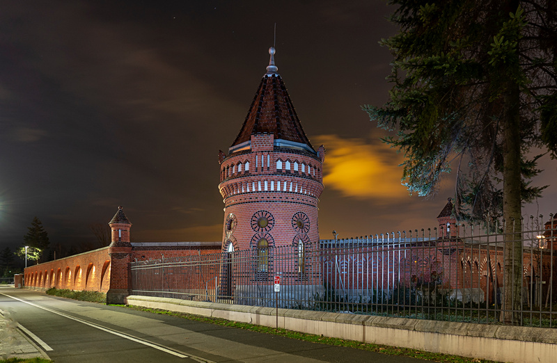 Zabudowania Hydropolis nocą