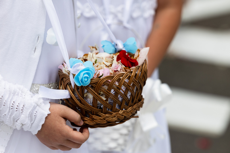 Koszyczek z kwiatami do sypania podczas procesji Bożego Ciała