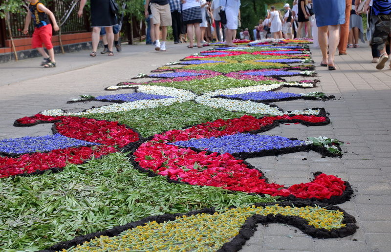 Kwiatowe dywany w Spycimierzu