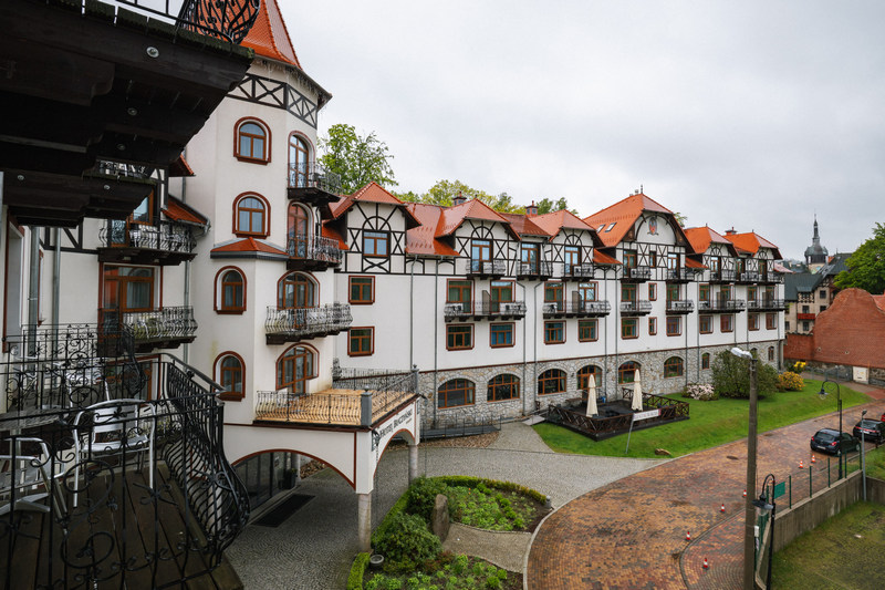 Dziedziniec hotelu Buczyński w Świeradowie-Zdroju