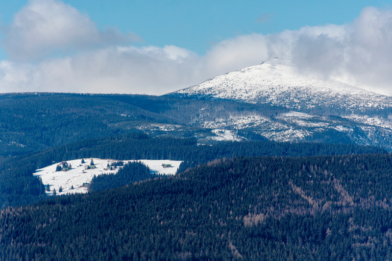 Widok na czeskie Karkonosze zimą