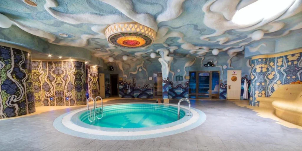 Strefa wellness jest dekorowana w stylistyce art nouveau