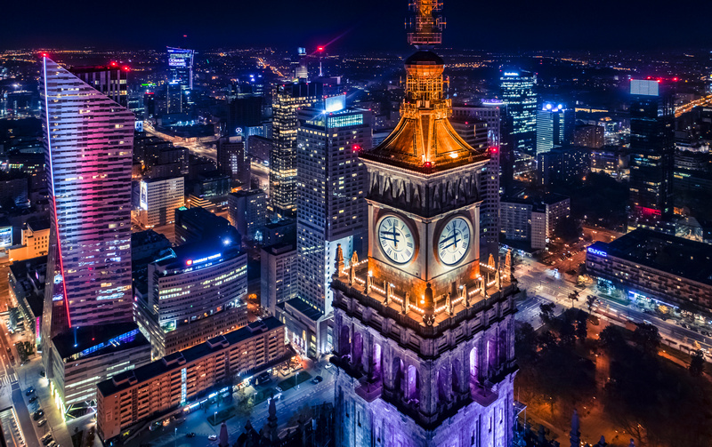 Kolorowa Warszawa nocą