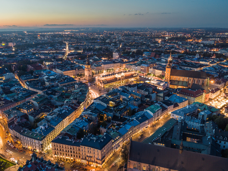 Rynek Główny w Krakowie i jego okolice nocą
