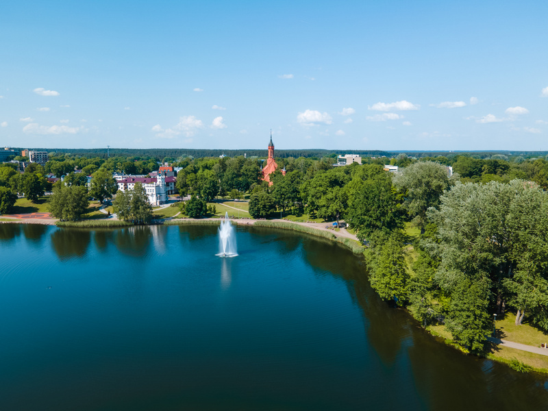 Widok jeziora w Druskiennikach z góry
Anna Nowaczyk-Vorbrodt
Anna Nowaczyk-Vorbrodt
1:38 PM Sep 22
Link do zdjęcia: https://stock.adobe.com/pl/images/early-morning-aerial-view-over-city-druskininkai-lithuania-city-cover-in-summer-fog-clouds/177622304

ALT: Mglisty poranek w Druskiennikach

Turn on screen reader supportTo enable screen reader support, press Ctrl+Alt+Z To learn about keyboard shortcuts, press Ctrl+slashBanner hidden 


