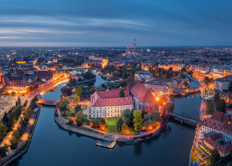 Widok wyspy na rzece Odrze we Wrocławiu