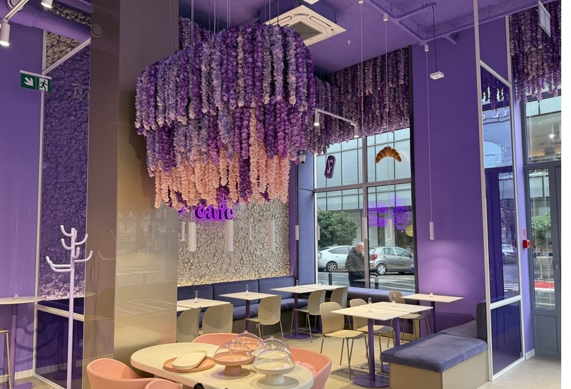 Wnętrze Violet Cafe
