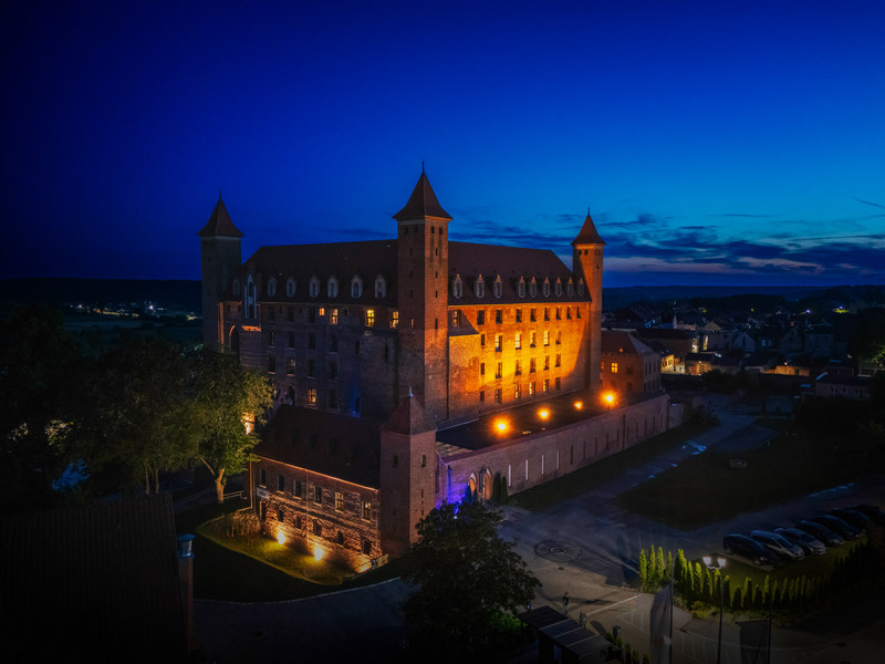 Hotel Zamek Gniew w nocy
