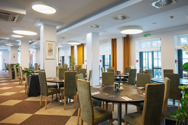 Wnętrze hotelowej restauracji w Zamku Gniew