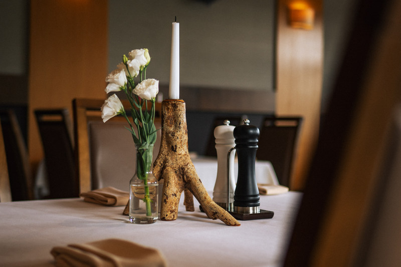 Eleganckie wnętrza restauracji w hotelu Czarny Groń