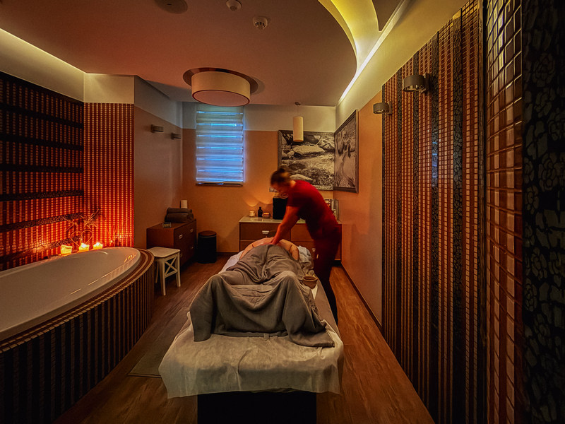 Usługa masażu w hotelowym SPA