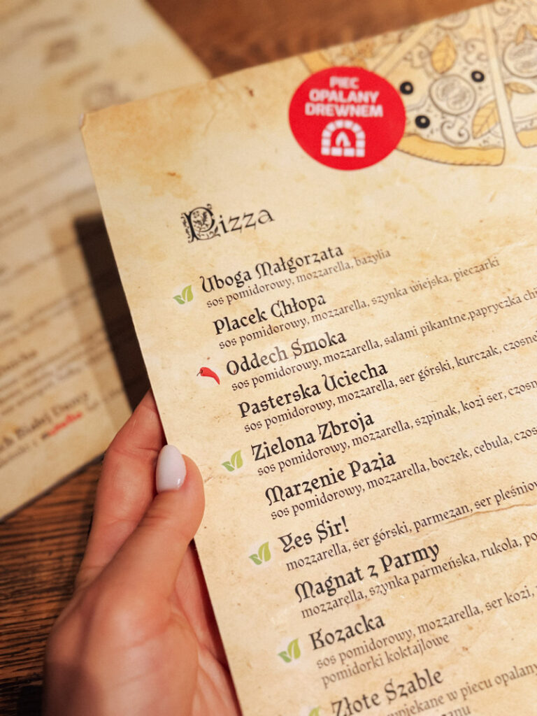 Menu z pizzą w Oberży Czarny Groń