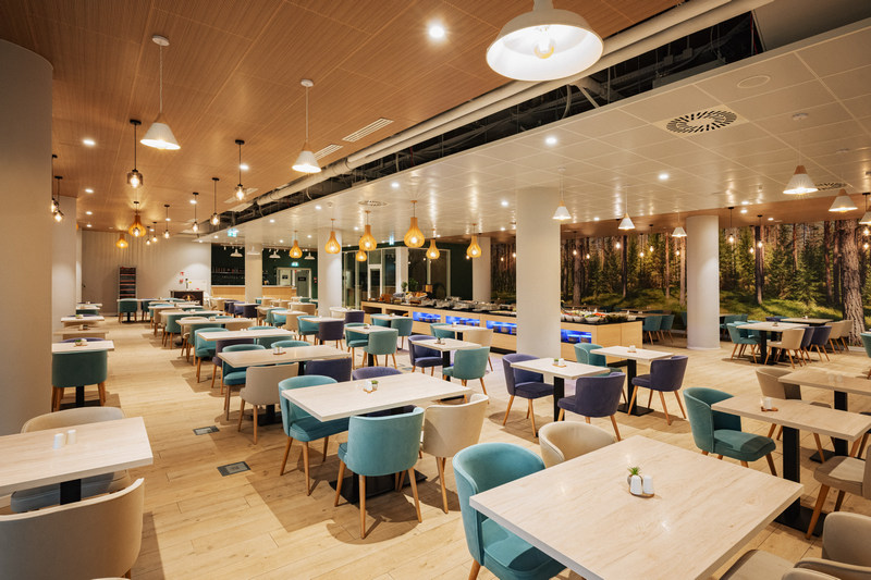 Wnętrze restauracji w resorcie w Pobierowie