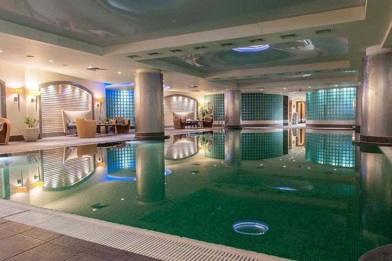 Basen w Regent Warsaw hotel