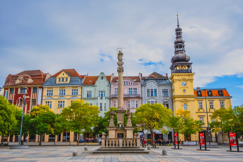Kolorowe kamieniczki przy rynku w Ostrawie