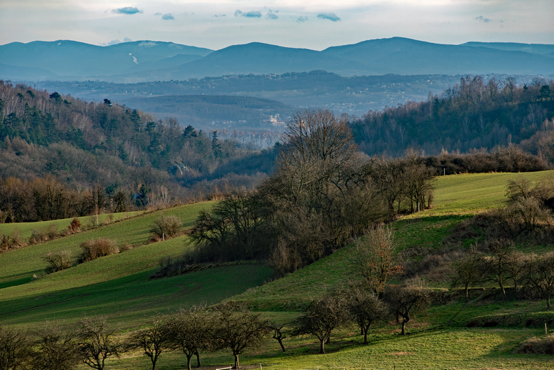 Okolice Krakowa z panoramą gór
