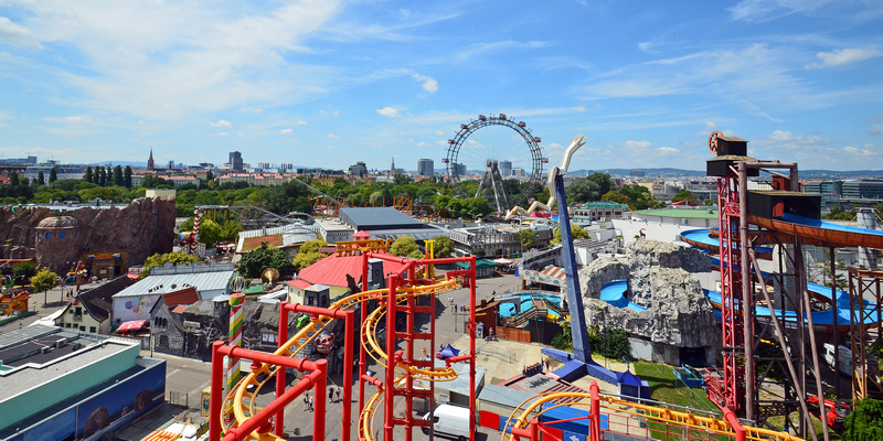 Widok atrakcji w Wiener Prater