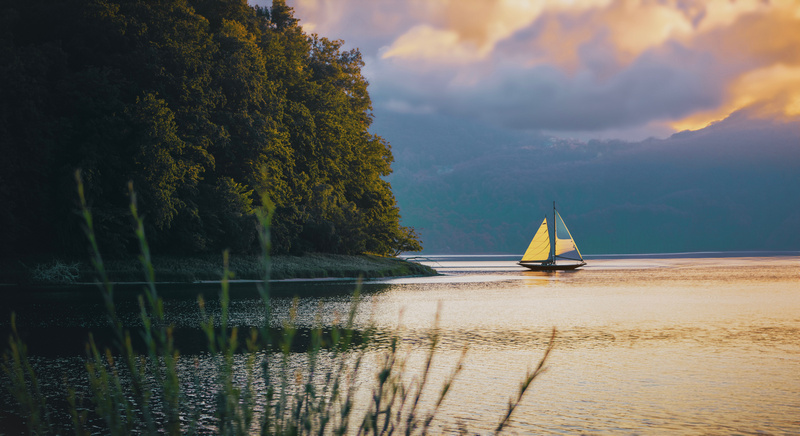  Żaglówka na jeziorze Rożnowskim w Grodku nad Dunajcem