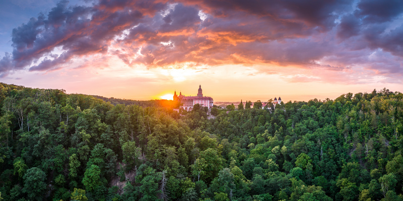 Zamek Książ w oddali