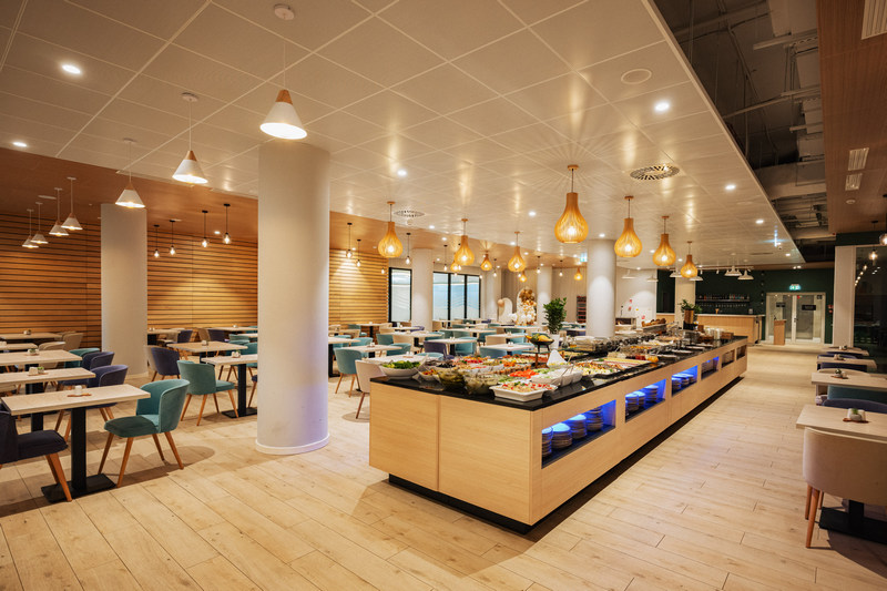 Resort nad morzem z bufetowymi śniadaniami i obiadokolacjami