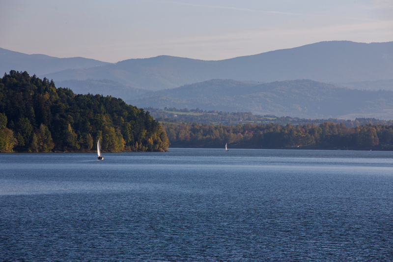 Jezioro Żywieckie - jedna z weekendowych atrakcji w pobliżu Katowic