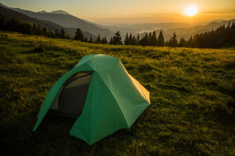 Namiot rozbity w górach