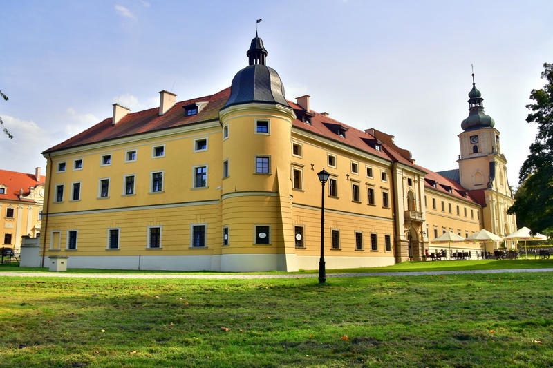 Rudy Raciborskie - klasztor i pałac na Śląsku