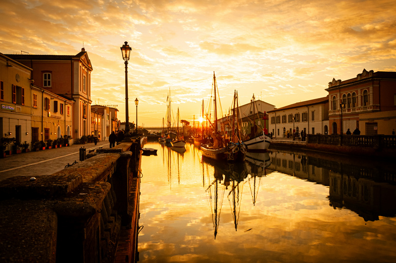 Muzeum Morskie w Cesenatico o zachodzie słońca