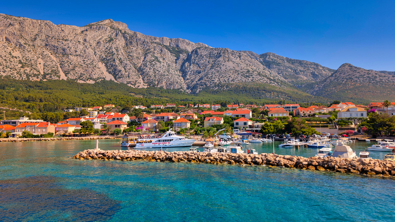 Orebić na tle gór