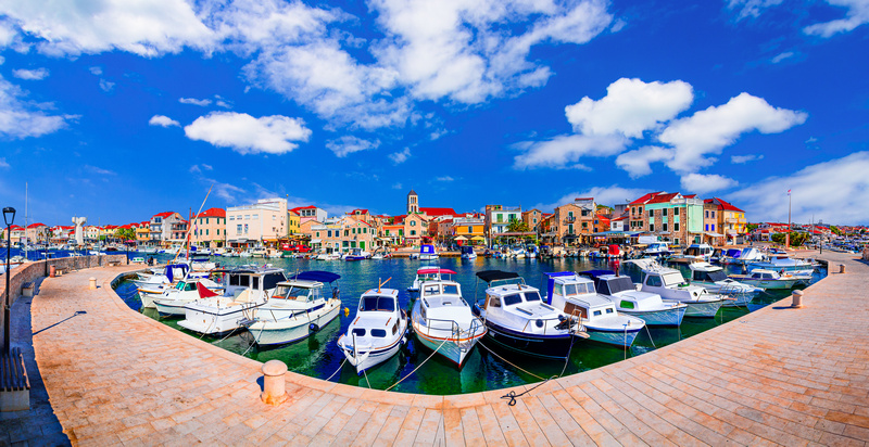 Port w Vodicach za dnia