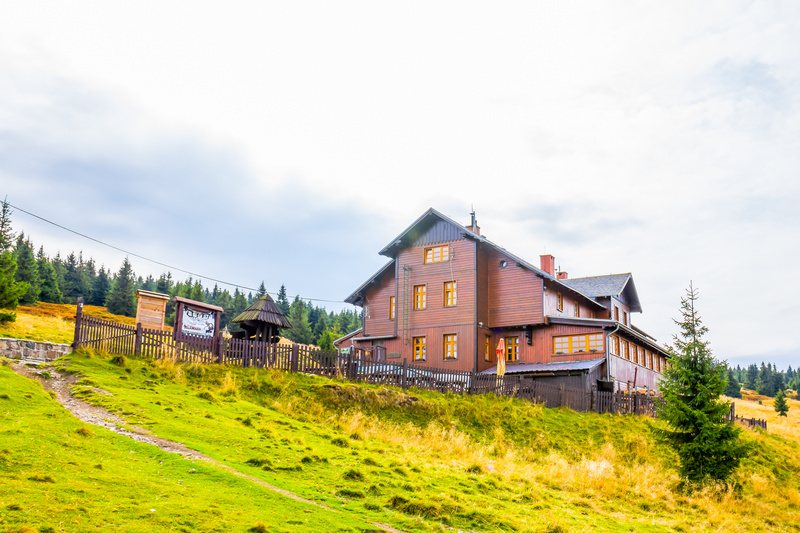 Schronisko pod Śnieżnikiem wiosną