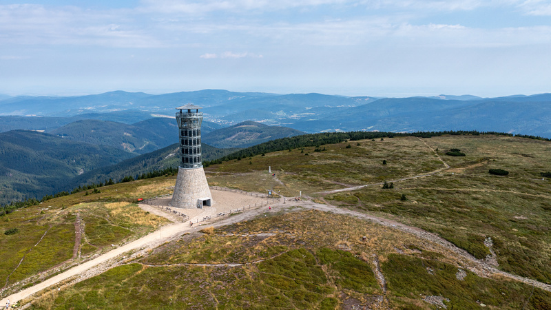 Szczyt Śnieżnika z wieżą widokową
