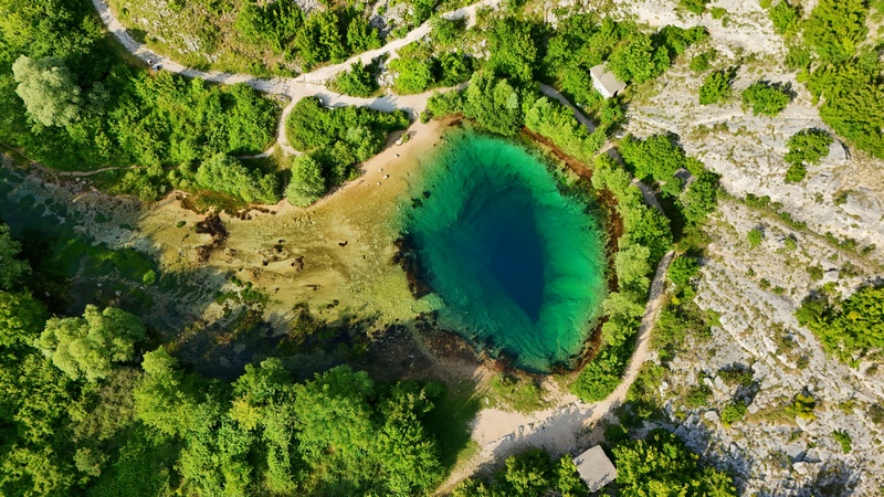 Źródło rzeki Cetina z lotu ptaka