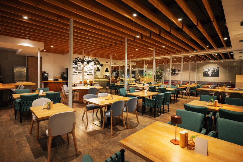 Restauracja w hotelu nad Jeziorem Rożnowskim