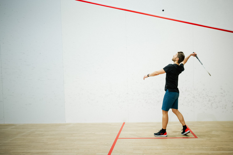 Hotel nad Jeziorem Rożnowskim z boiskiem do squasha