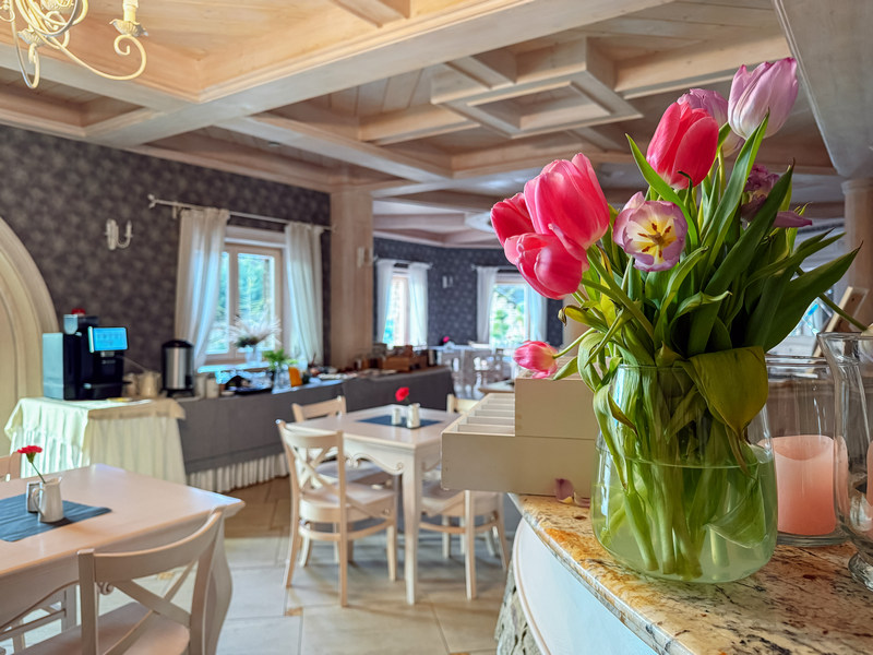 Wnętrza restauracji w hotelu w Szczyrku