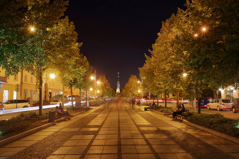 Aleja Najświętszej Maryi Panny w Częstochowie nocą
