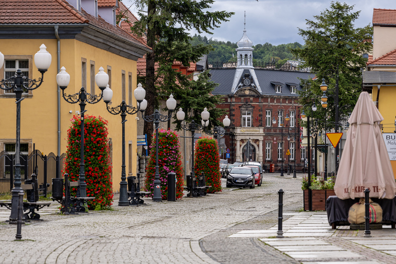 Uzdrowisko w Cieplicach w pochmurny dzień