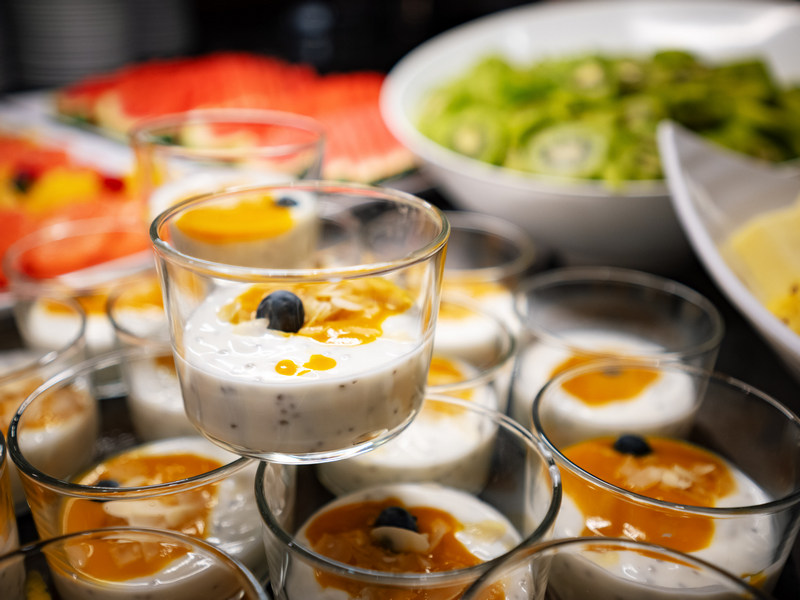 Bufet z deserem w restauracji w Dolinie Charlotty