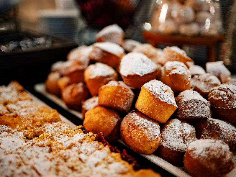 Bufet z deserem w restauracji w Dolinie Charlotty