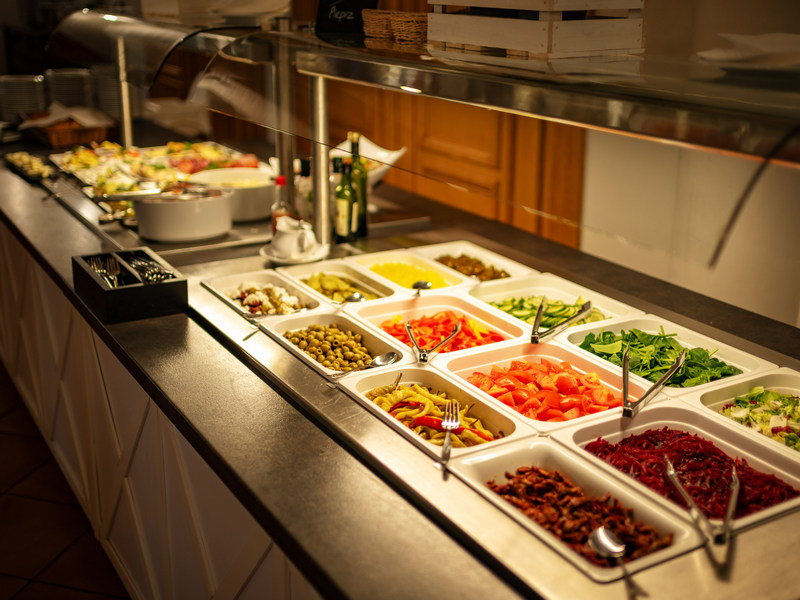 Obiadokolacja w formie bufetu w restauracji w Dolinie Charlotty