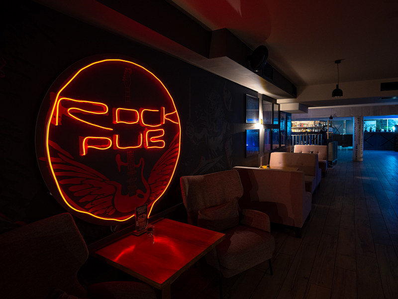 Rock Pub w Dolinie Charlotty