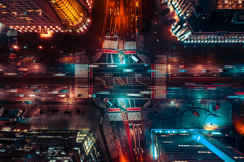 Centrum Warszawy nocą widok skrzyżowania z góry